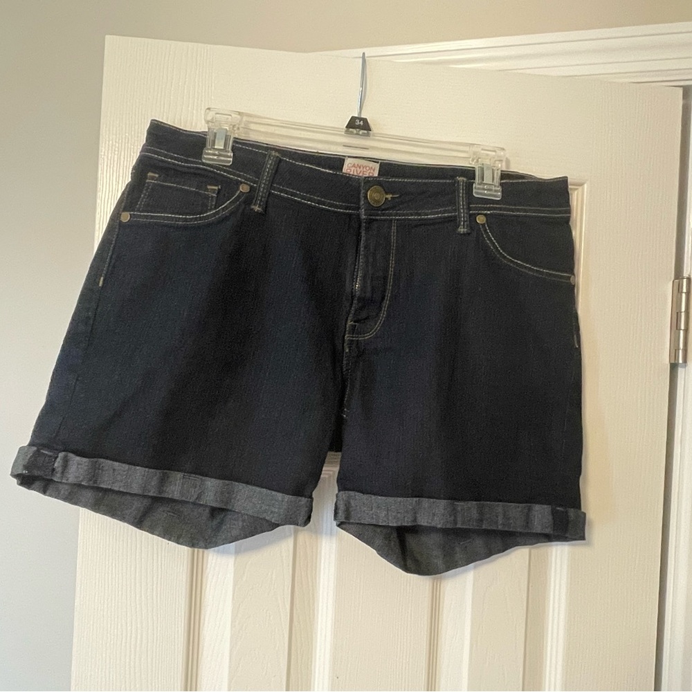 NWOT Canyon River Blues dark wash Jean shorts, size 12
